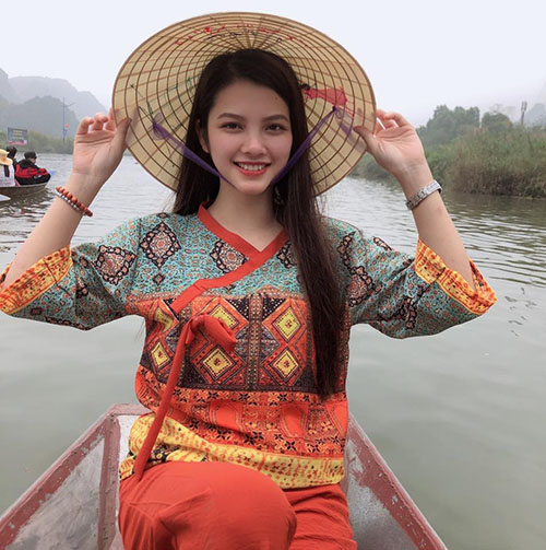 Người đẹp 9x gửi gắm tình yêu quê hương qua cuộc thi sắc đẹp